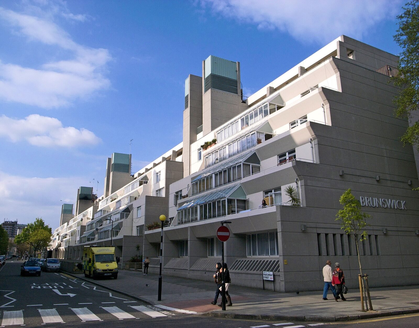 Deck access housing block above ground floor shops